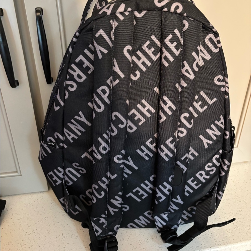 NWT Herschel Supply x Logo Classic XL Backpack Bag Black /grey - Picture 5 of 7